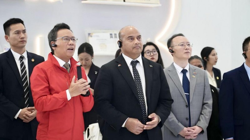 瑙鲁总统率代表团莅临金多多食品集团参观考察